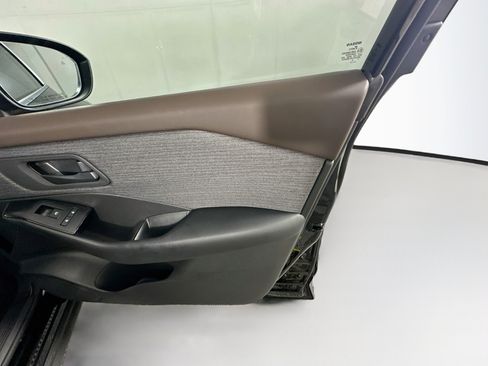 Used 2023 Nissan Rogue S FWD image 30