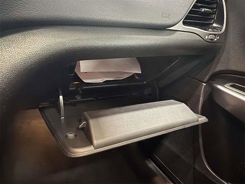 Used 2022 Jeep Cherokee Limited image 27