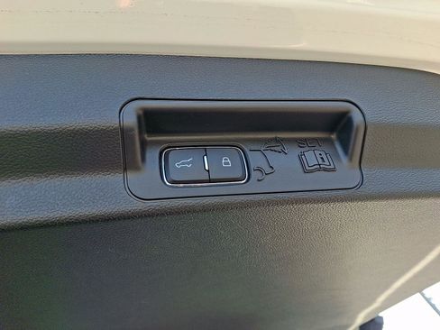 Used 2022 Ford Explorer XLT w/ Equipment Group 202A image 31