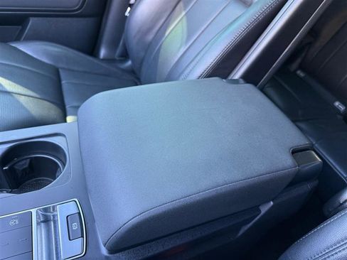 Used 2020 Land Rover Discovery SE image 26