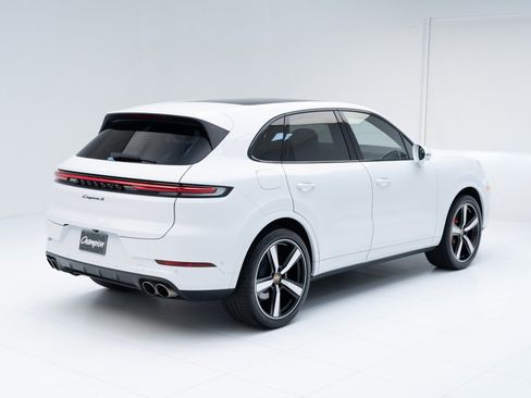 Used 2025 Porsche Cayenne S image 9
