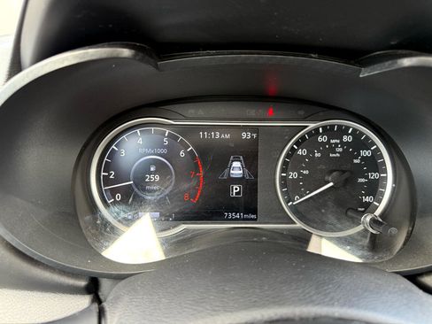 Used 2021 Nissan Versa SR image 21