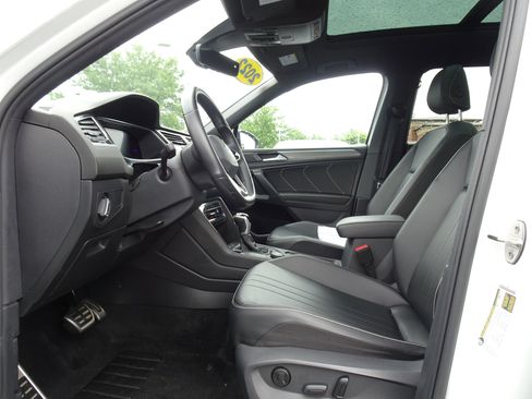 Used 2022 Volkswagen Tiguan SE R-Line AWD/4WD image 8