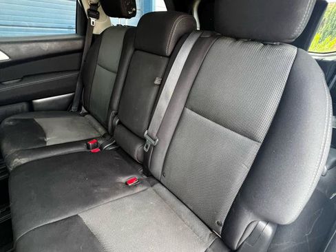Used 2017 Nissan Pathfinder S AWD/4WD image 10