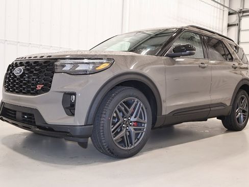 New 2026 Ford Explorer ST w/ Sun And Sound Package image 4