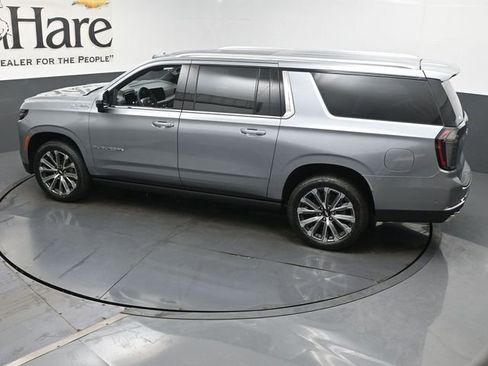 New 2026 Chevrolet Suburban High Country image 21