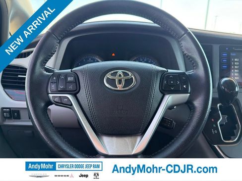 Used 2015 Toyota Sienna XLE FWD image 28