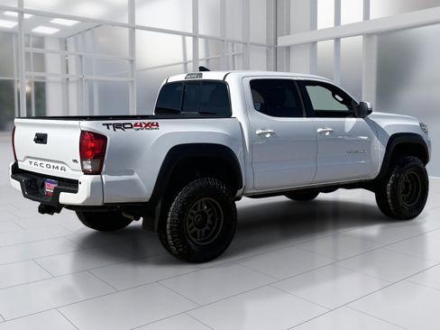 Used 2016 Toyota Tacoma TRD Off-Road w/ Premium & Technology Package image 6