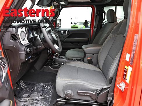 Used 2025 Jeep Wrangler Unlimited Sahara image 14