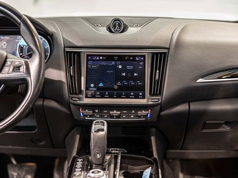 Used 2021 Maserati Levante GranSport image 37