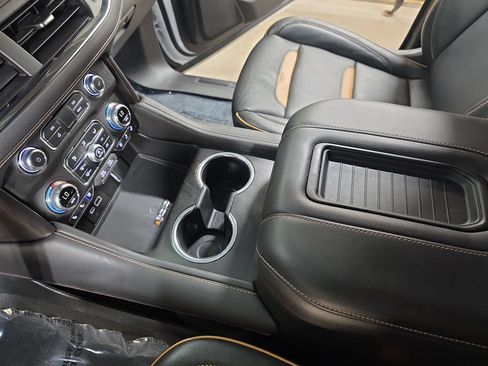 Used 2022 GMC Yukon AT4 w/ Technology Package AWD/4WD image 24