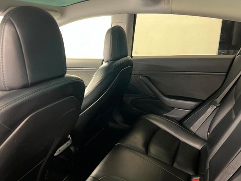 Used 2018 Tesla Model 3 Long Range RWD image 19