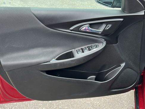 Used 2018 Chevrolet Malibu LT image 16