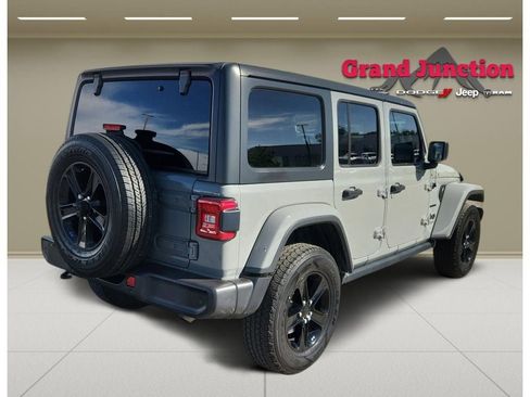 Used 2021 Jeep Wrangler Unlimited Sahara w/ Safety Group AWD/4WD image 3