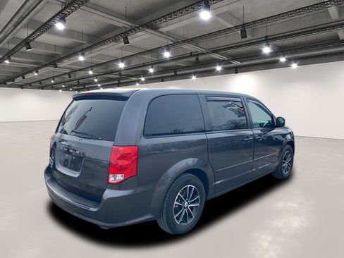 Used 2016 Dodge Grand Caravan SE image 7