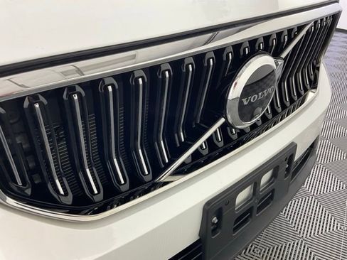 Certified 2024 Volvo XC40 B5 Plus w/ Climate Package image 8