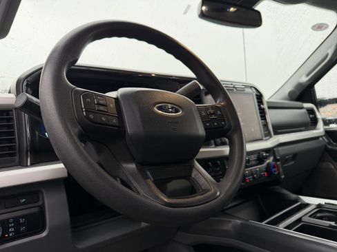 Used 2024 Ford F250 XLT w/ Black Appearance Package image 19