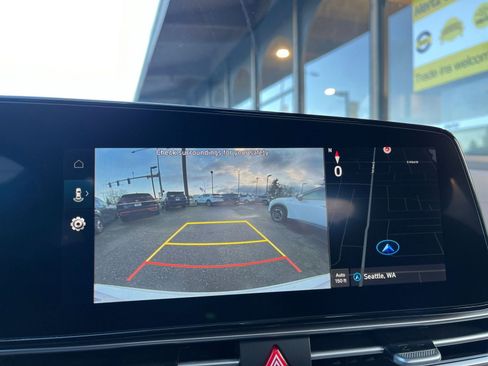 Used 2025 Hyundai Elantra SEL image 17