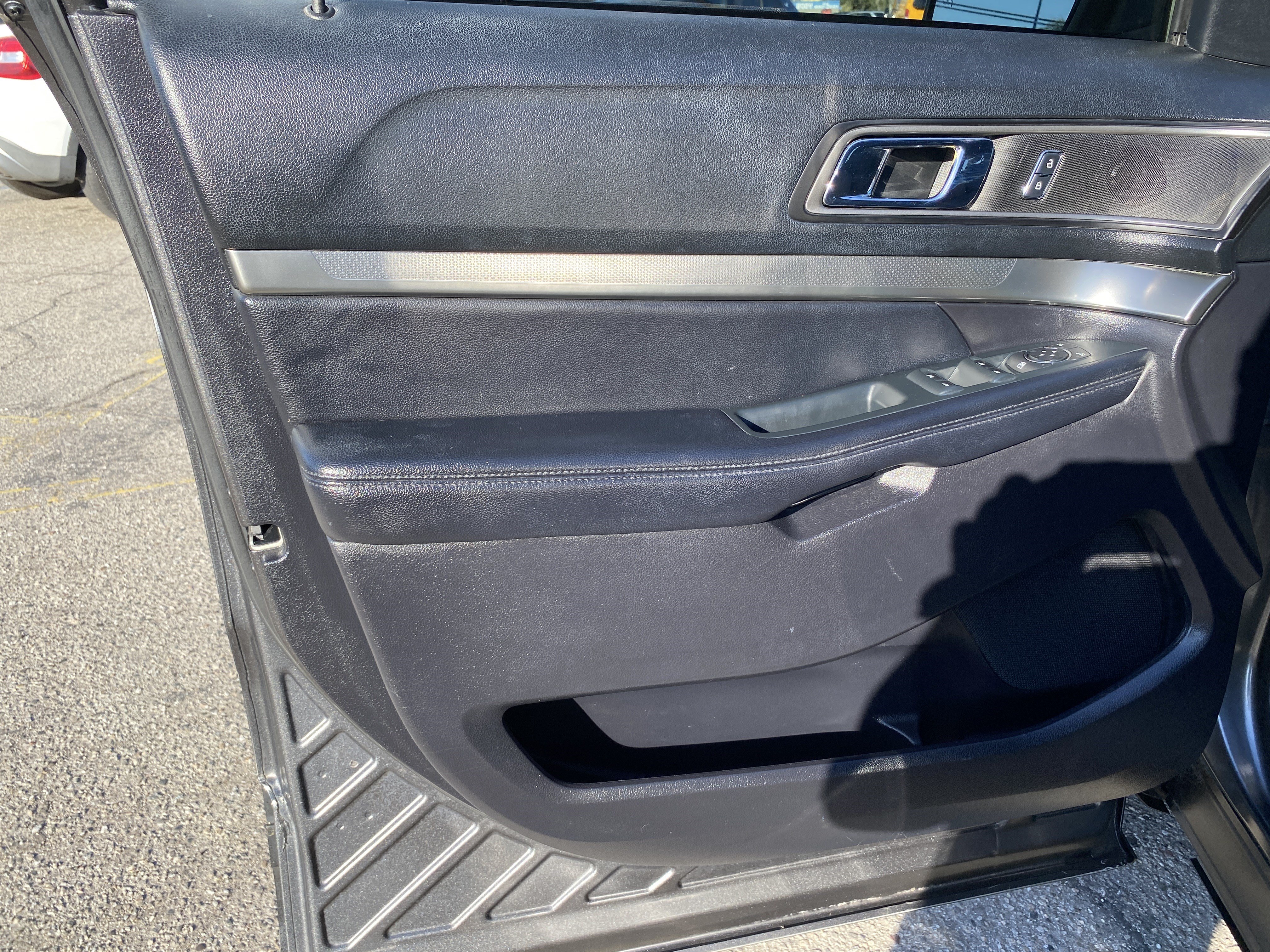Used 2019 Ford Explorer XLT FWD image 16
