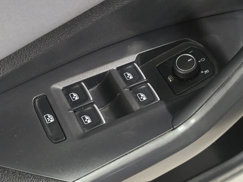 Used 2025 Volkswagen Jetta SE image 22