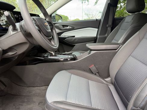 Used 2025 Chevrolet Trax LT FWD image 27