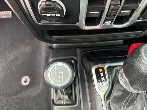 Used 2018 Jeep Wrangler Unlimited Sahara AWD/4WD image 34