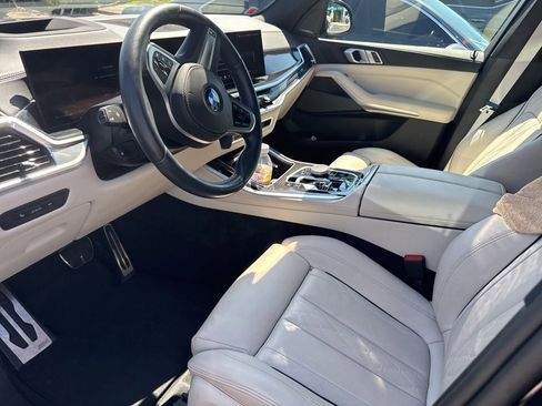 Used 2024 BMW X5 xDrive40i w/ M Sport Package AWD/4WD image 3