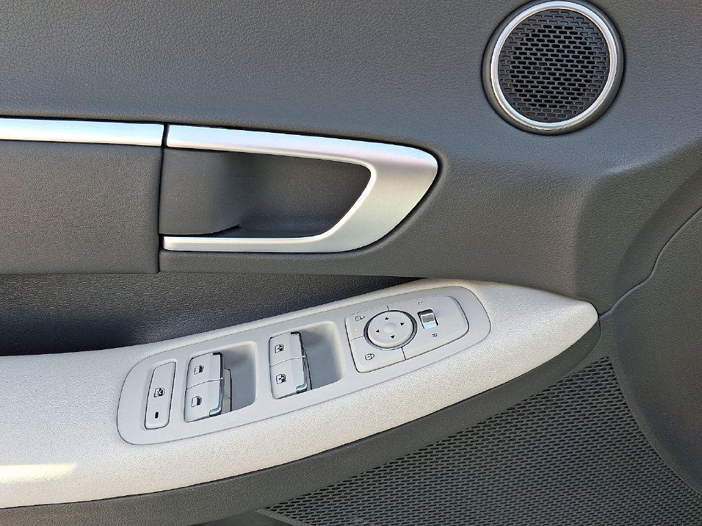 Used 2025 Hyundai Sonata SEL FWD image 14