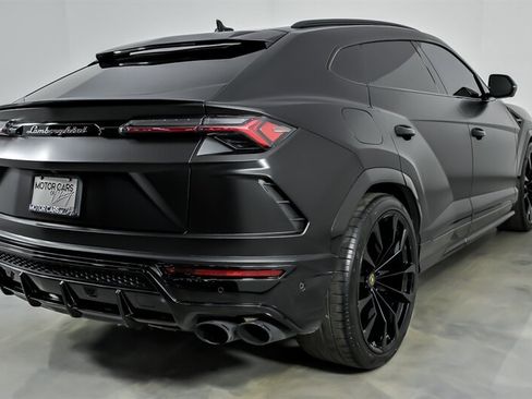 Used 2021 Lamborghini Urus AWD/4WD image 12