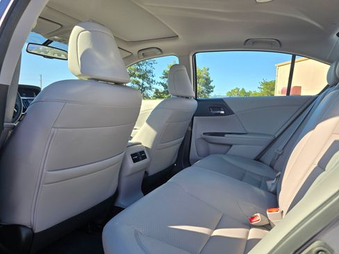 Used 2017 Honda Accord EX-L image 11