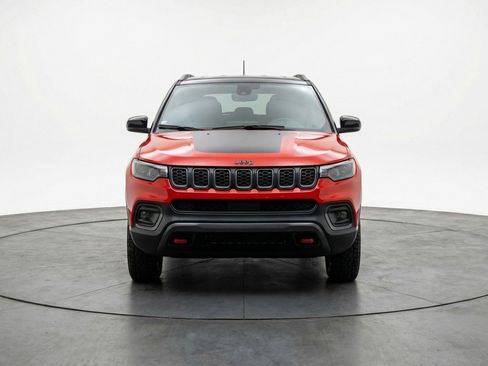 Used 2025 Jeep Compass Trailhawk AWD/4WD image 2