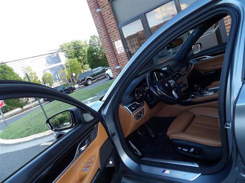 Used 2018 BMW 750i w/ Executive Package RWD image 15