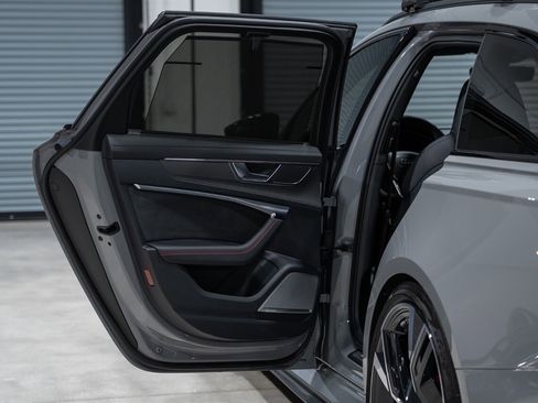 Used 2022 Audi RS 6 4.0T quattro Avant w/ Carbon Optic Package image 27