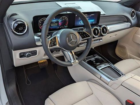 Used 2026 Mercedes-Benz GLB 250 image 3