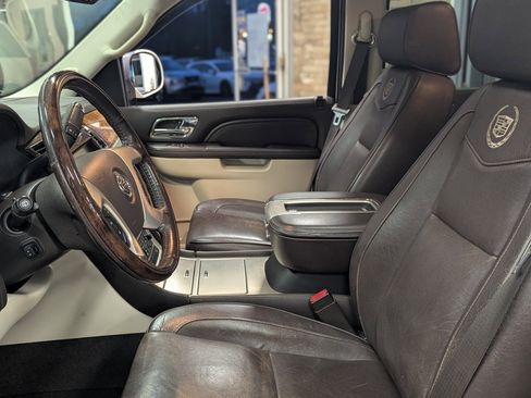Used 2014 Cadillac Escalade Platinum image 11