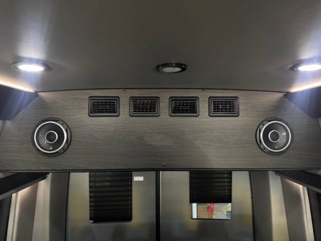 Used 2022 Mercedes-Benz Sprinter 2500 image 37