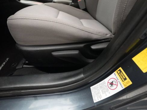 Used 2016 Toyota Corolla LE FWD image 29