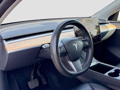 Used 2023 Tesla Model Y Long Range AWD/4WD image 9
