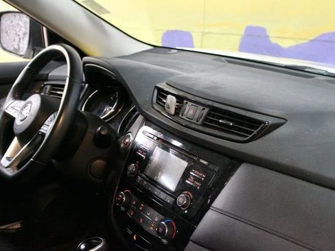 Used 2017 Nissan Rogue SV AWD/4WD image 8