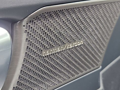 New 2026 Volvo XC40 B5 Ultra w/ Protection Package Premier image 9