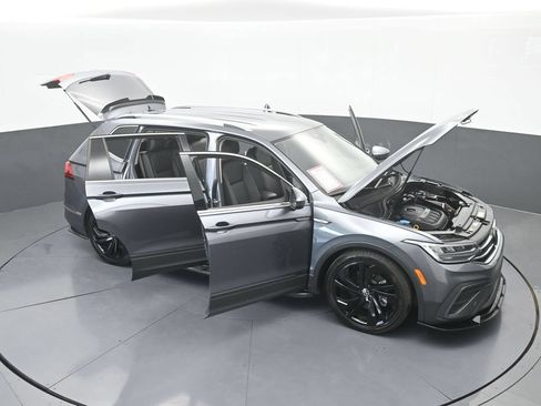 Used 2023 Volkswagen Tiguan SE FWD image 69