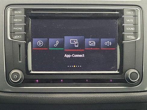 Used 2018 Volkswagen Tiguan Limited w/ Premium Package image 25