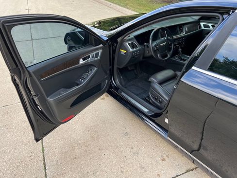 Used 2015 Hyundai Genesis 5.0 image 19