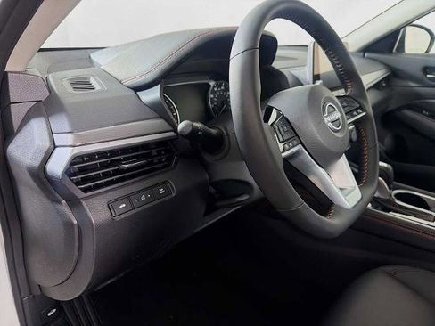 Certified 2025 Nissan Altima 2.5 SR AWD/4WD image 8