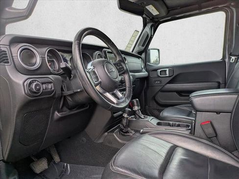 Used 2018 Jeep Wrangler Unlimited Sahara image 9