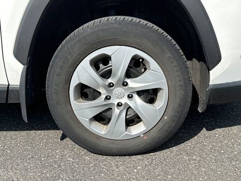 Used 2022 Toyota RAV4 LE AWD/4WD image 11