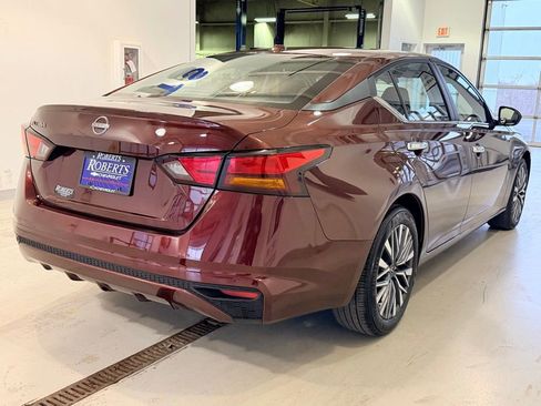 Used 2025 Nissan Altima 2.5 SV image 3