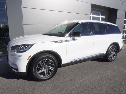 Used 2020 Lincoln Aviator AWD image 3
