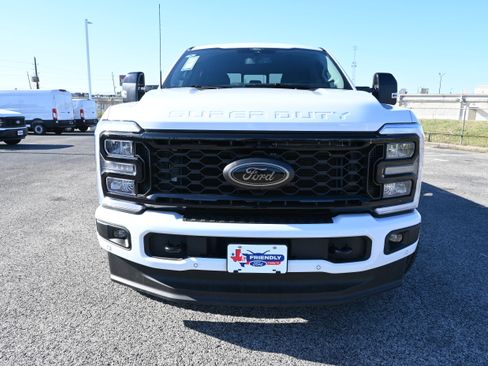 New 2026 Ford F250 Lariat w/ Black Appearance Package image 9