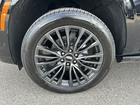 Certified 2026 Cadillac Escalade ESV Platinum Sport w/ LPO, Floor Liner Package AWD/4WD image 9
